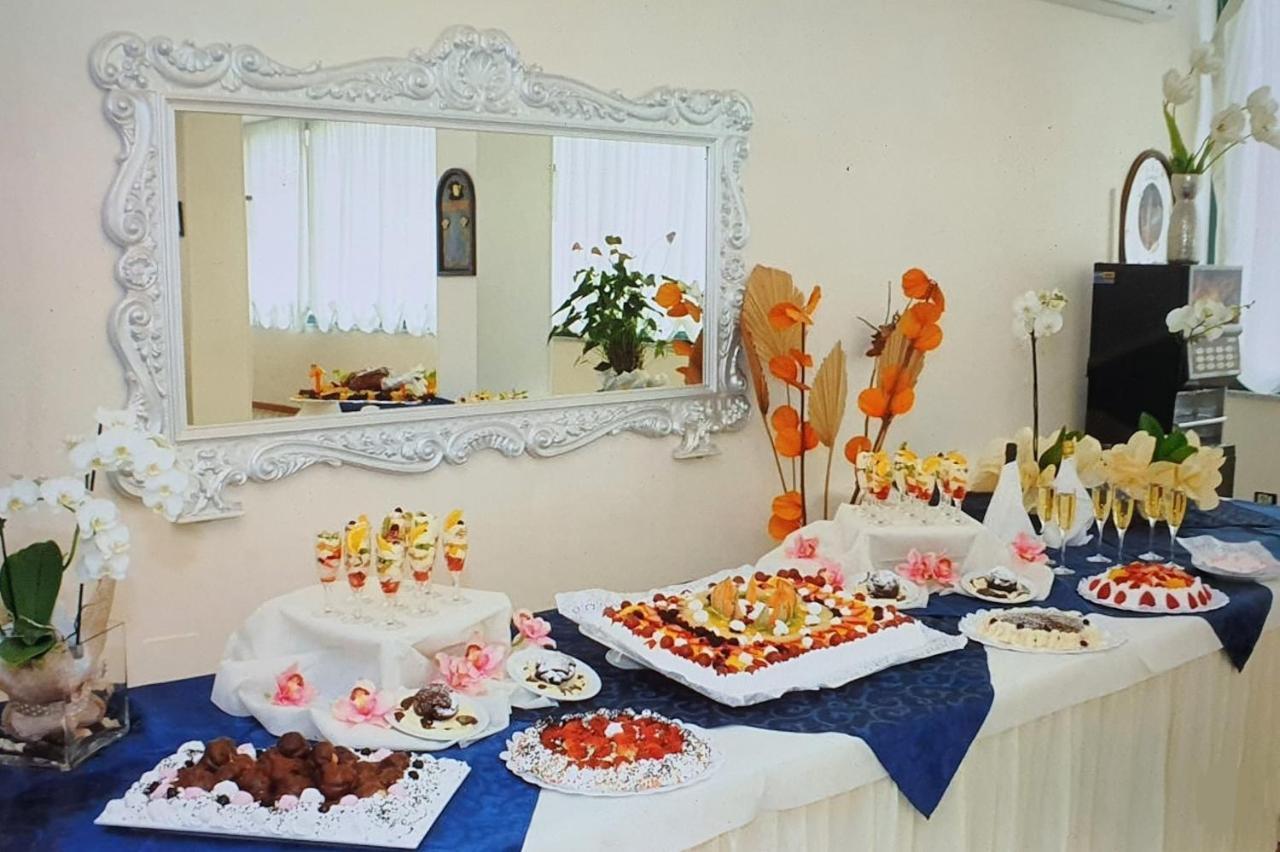 Hotel Baltic Misano Adriatico Eksteriør billede