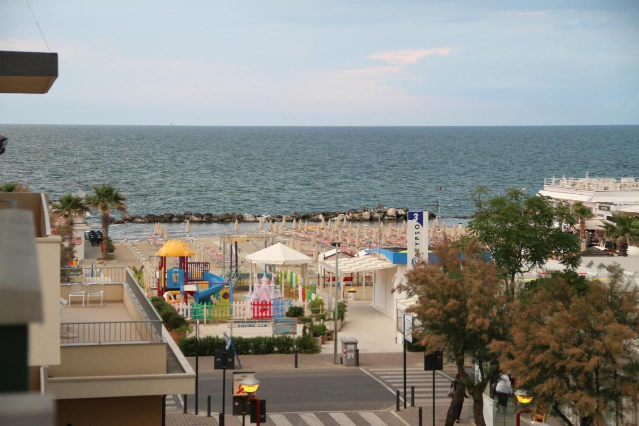 Hotel Baltic Misano Adriatico Eksteriør billede