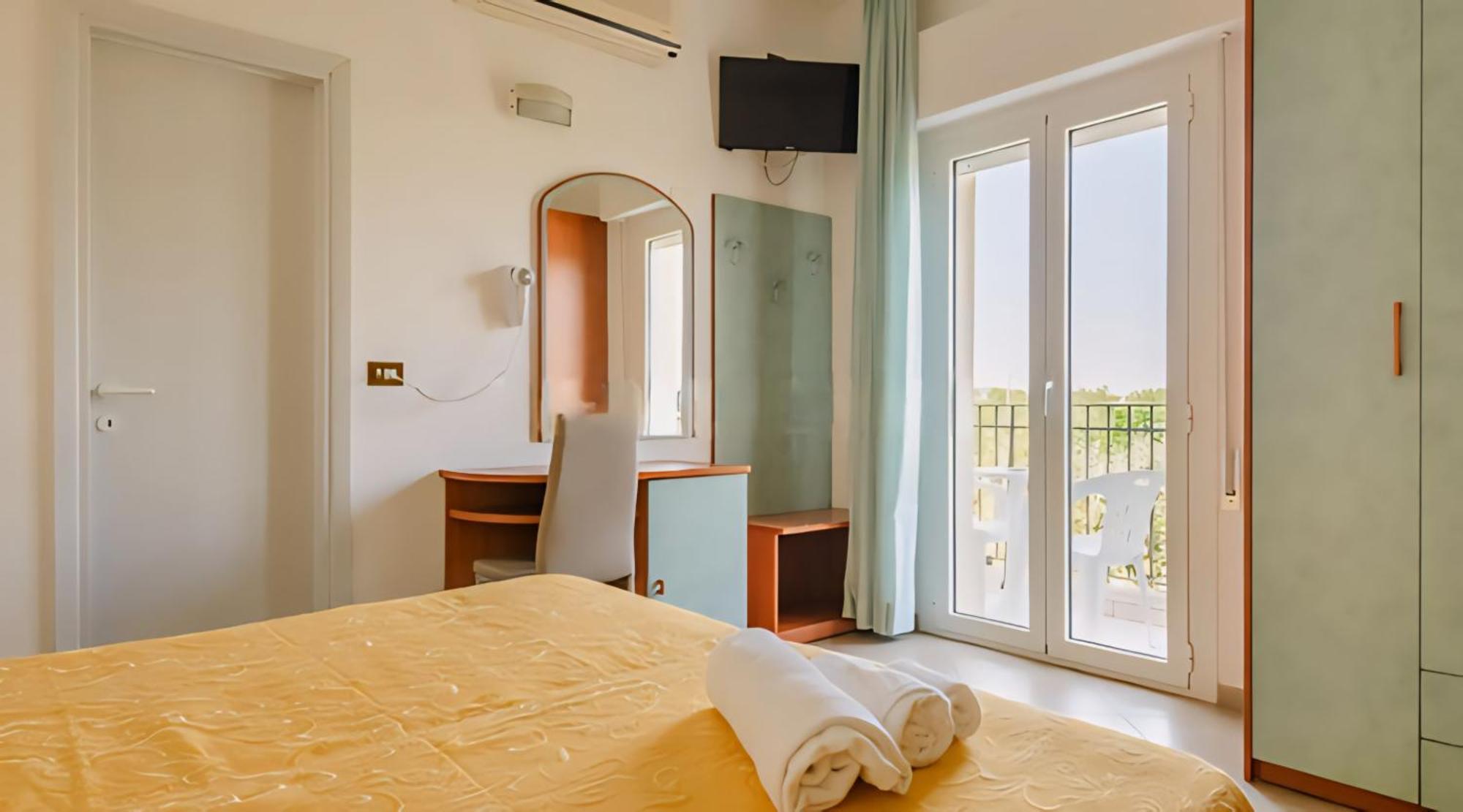 Hotel Baltic Misano Adriatico Eksteriør billede