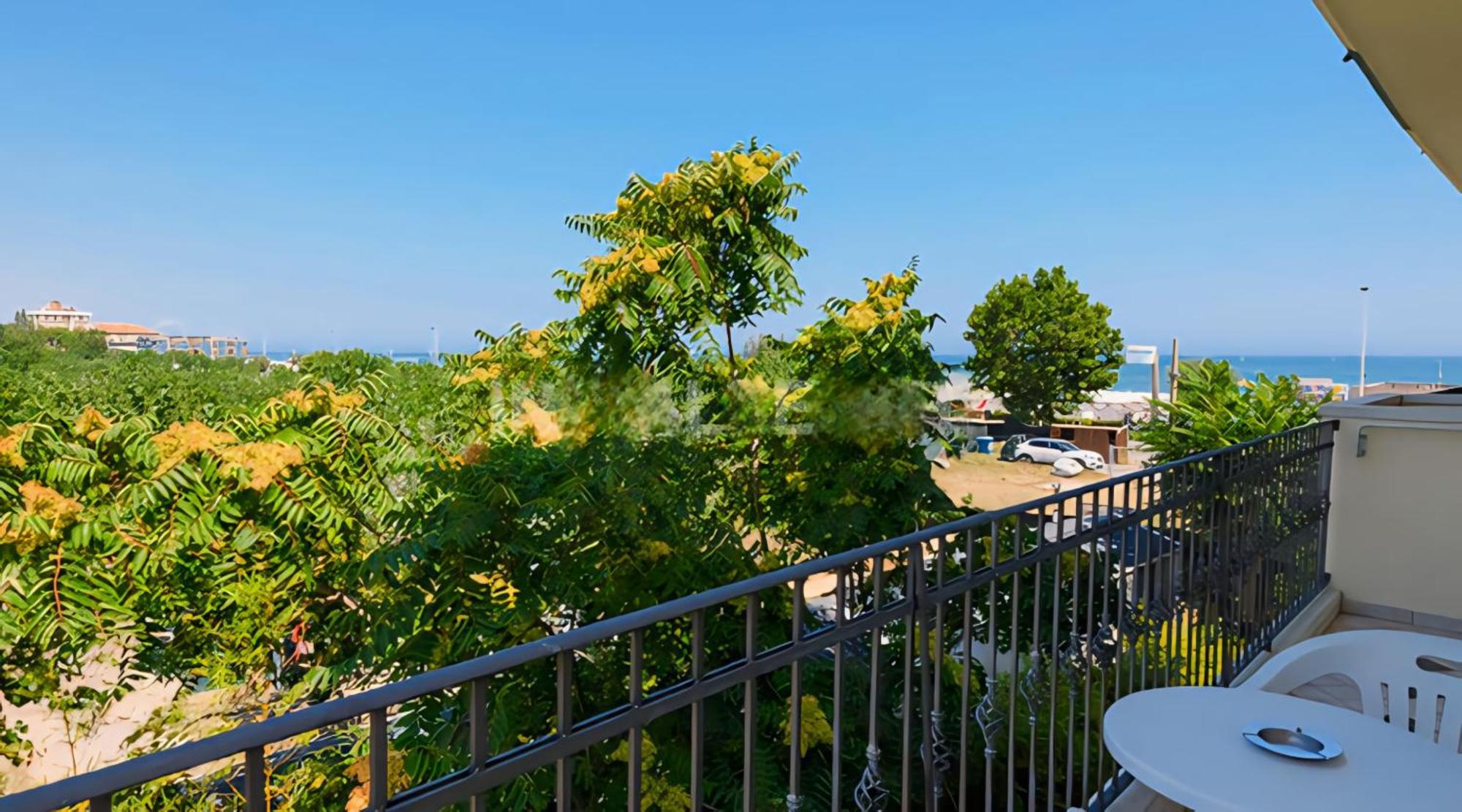 Hotel Baltic Misano Adriatico Eksteriør billede