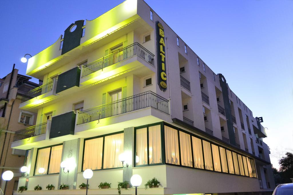 Hotel Baltic Misano Adriatico Eksteriør billede