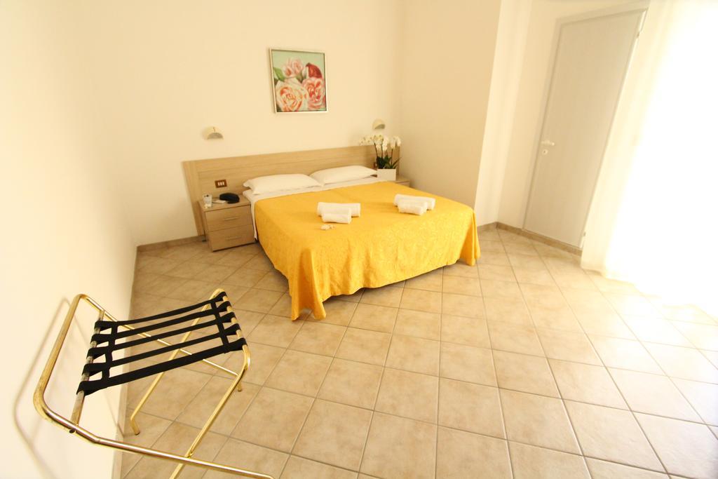 Hotel Baltic Misano Adriatico Eksteriør billede